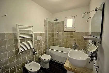 Sleeps 5 Pool Air Con Wifi Vila