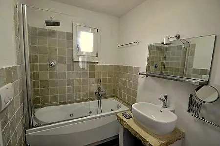 Sleeps 5 Pool Air Con Wifi Ostuni